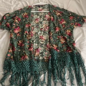 Cute cardigan! With flora print and fringe!